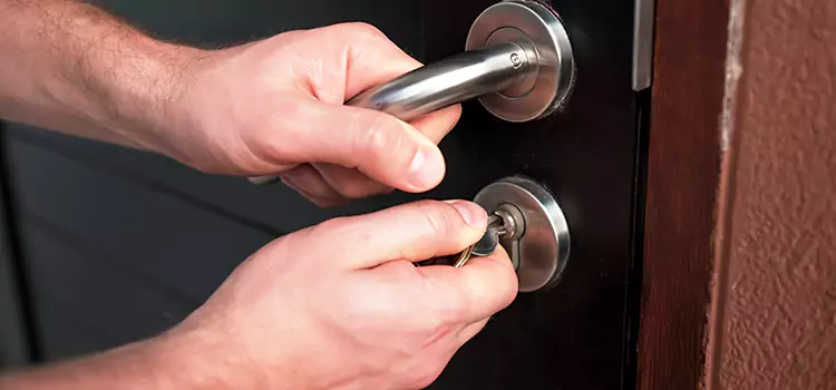 Door Closer Repair & Installation Montmagny